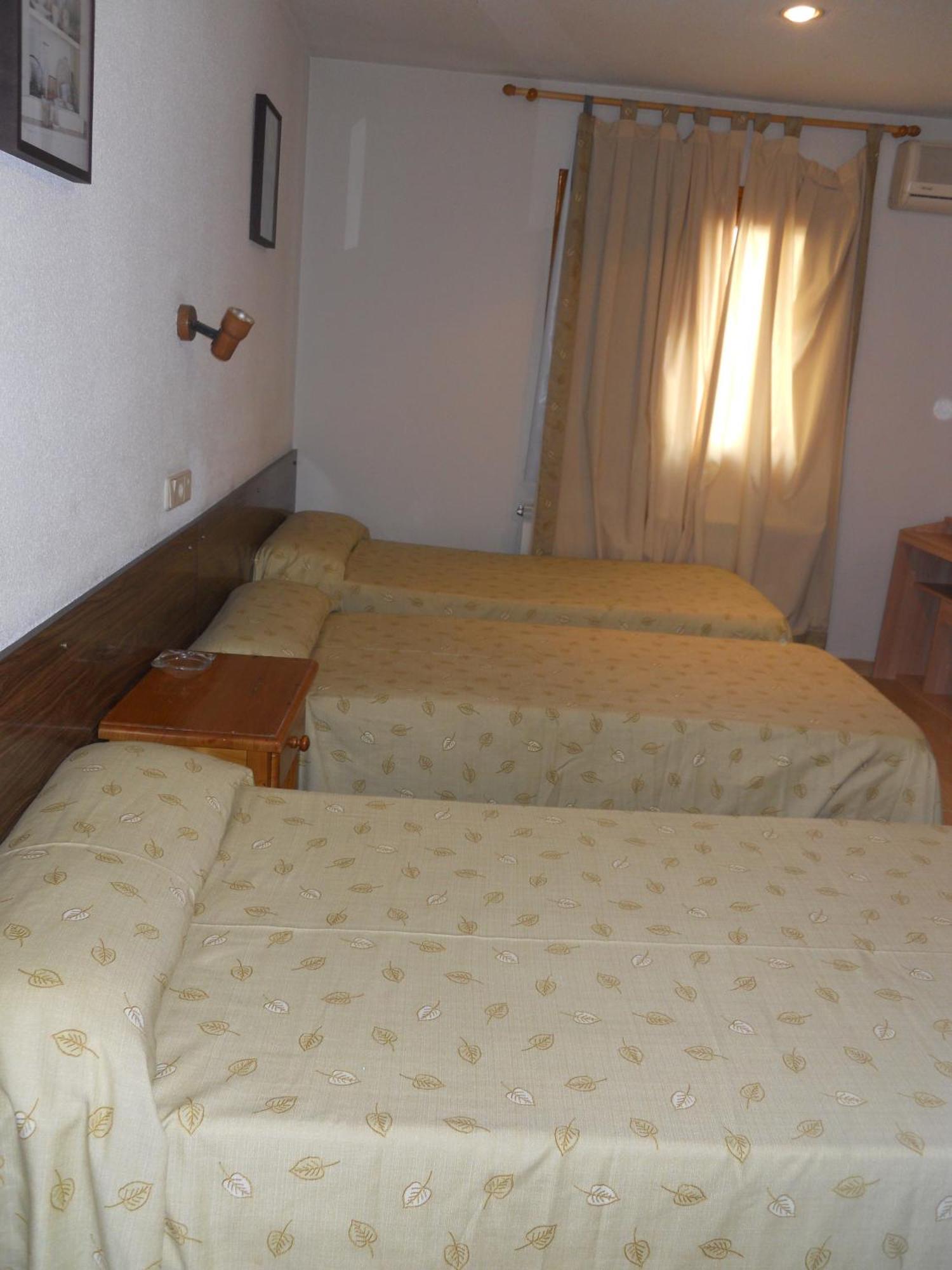 Hostal El Descanso Мадрид Екстер'єр фото
