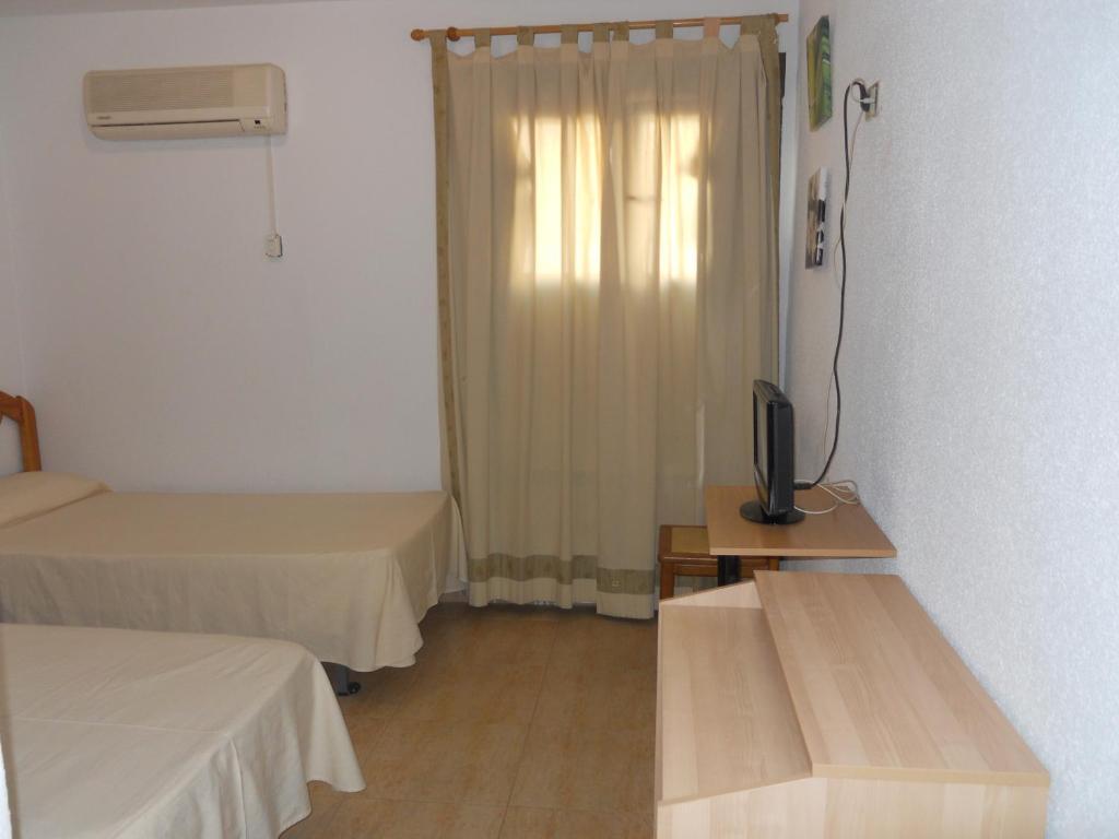 Hostal El Descanso Мадрид Номер фото