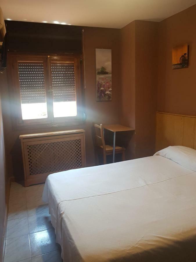 Hostal El Descanso Мадрид Екстер'єр фото