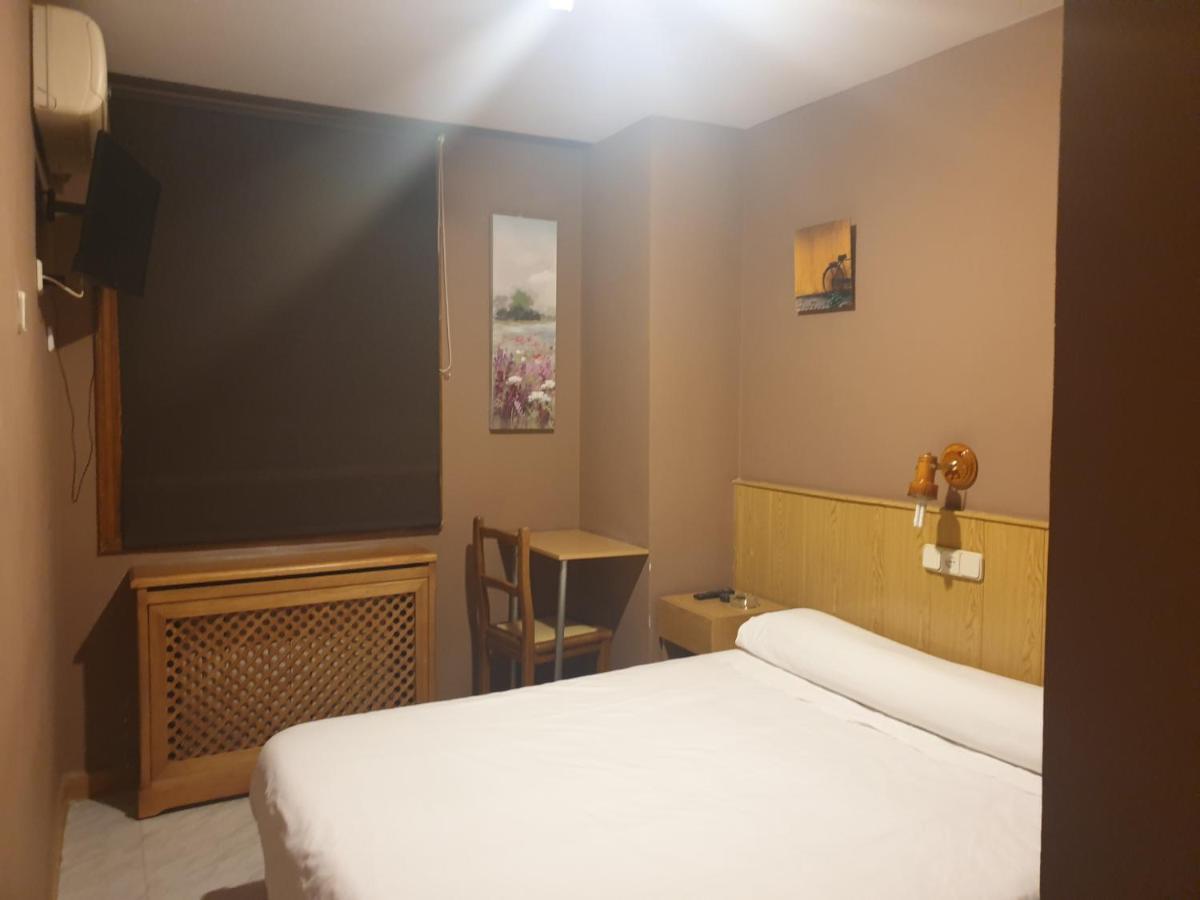 Hostal El Descanso Мадрид Екстер'єр фото