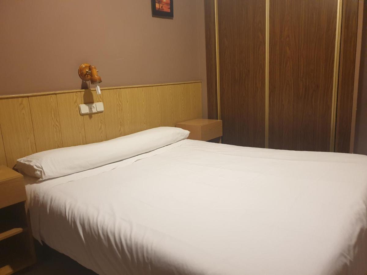 Hostal El Descanso Мадрид Екстер'єр фото